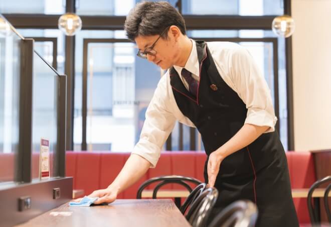 ランチタイムの接客の様子